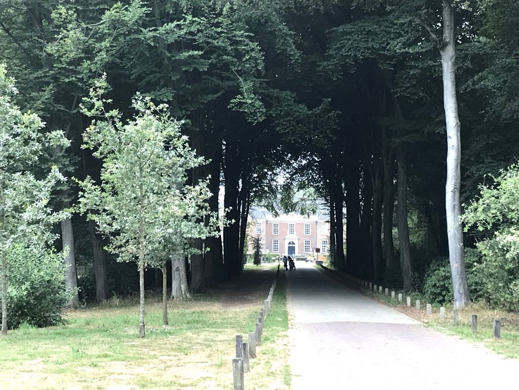 Kasteel Slangenburg-het boekenschap-oprijlaan Kasteel Slangenburg-het boekenschap-oprijlaan
