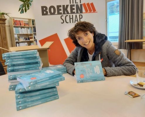Nel bij Het Boekenschap Nel Griffioen - DroomplekGeluk